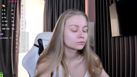 Snapshot of laura_pudd chatting on October 10, 9:36 am Laura online show from October 10, 9:36 am