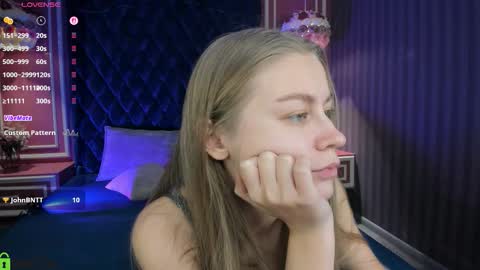 Laura online show from December 14, 10:32 am