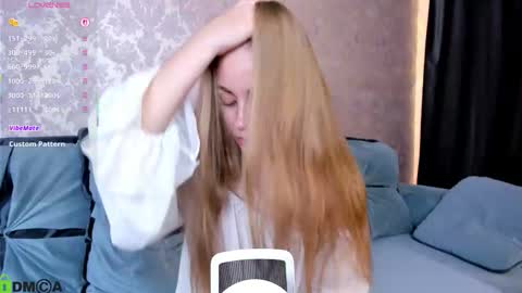 Snapshot of laura_pudd chatting on October 15, 8:39 am Laura online show from October 15, 8:39 am