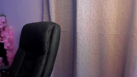 Laura Rose online show from December 17, 1:22 am