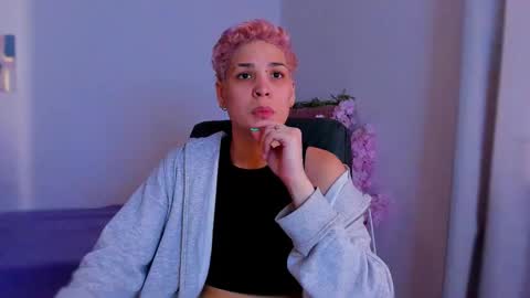 Laura Rose online show from December 14, 6:46 pm