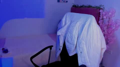 Laura Rose online show from October 28, 10:25 pm