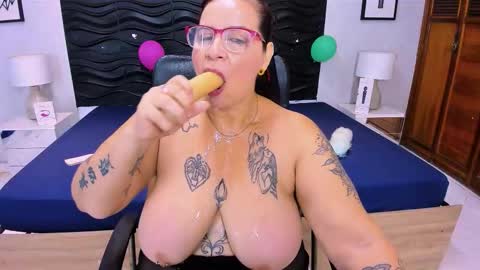 Laura online show from October 30, 1:45 pm