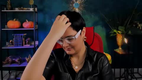 lauradavidsons online show from October 31, 6:56 pm