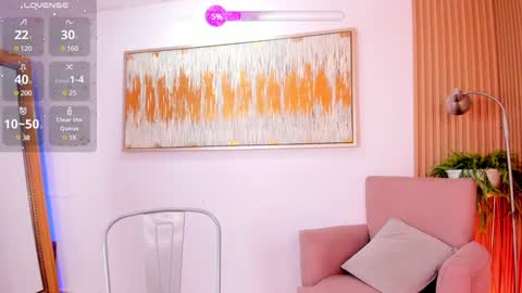 Snapshot of laurah_hill chatting on January 15, 7:44 pm Lau online show from January 15, 7:44 pm