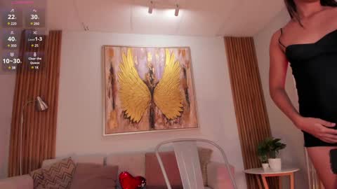 Snapshot of laurah_hill chatting on January 28, 7:53 pm Lau online show from January 28, 7:53 pm