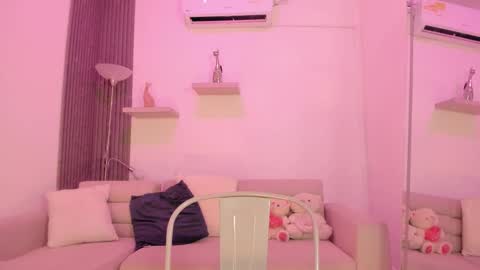 Snapshot of laurah_hill chatting on September 16, 12:02 pm Lau online show from September 16, 12:02 pm