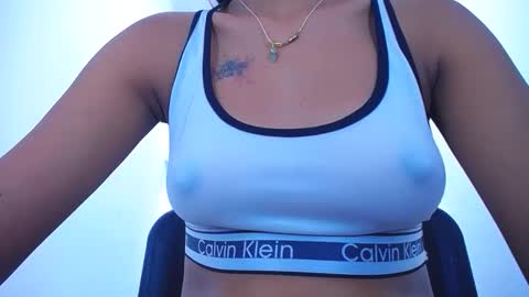 lauramossart online show from December 1, 5:00 am