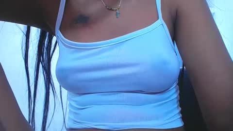 lauramossart online show from December 2, 5:09 am