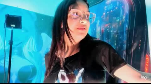 lauraohana online show from December 3, 10:17 am