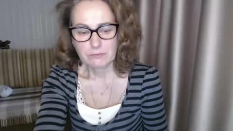 Lauraoven1 online show from February 12, 7:13 am