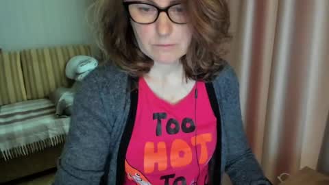 Lauraoven1 online show from May 15, 8:28 am