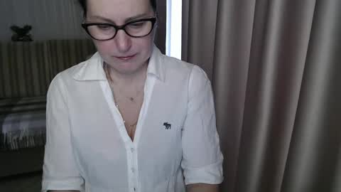 Lauraoven1 online show from March 7, 7:41 am