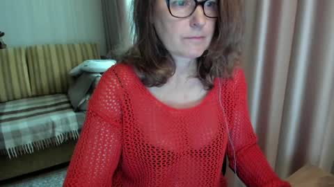 Lauraoven1 online show from June 13, 7:28 am