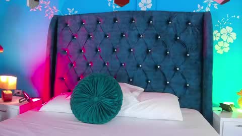 Laura online show from April 15, 12:28 pm