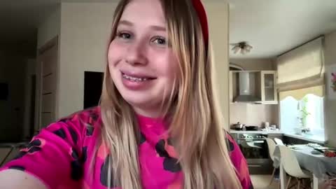 Chrissy online show from April 24, 12:30 pm