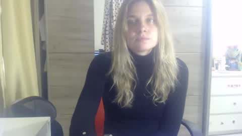 Snapshot of laurenmy chatting on October 12, 9:33 am laurenmy online show from October 12, 9:33 am