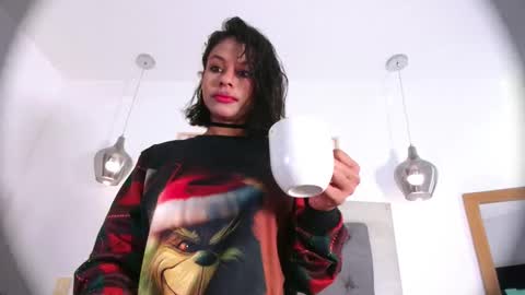 Lauren Saenz online show from December 20, 12:31 pm