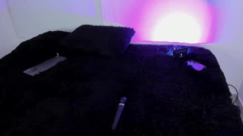 laurensmith9 online show from November 18, 10:44 pm