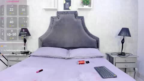 Lauren  online show from October 10, 2:33 pm