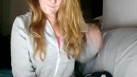 Snapshot of lauriehotxxx chatting on February 5, 6:37 pm lauriehotxxx online show from February 5, 6:37 pm