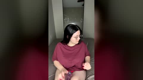 lauvlylu online show from March 6, 5:02 am