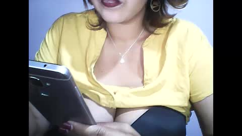 layanah12 online show from December 25, 6:09 pm