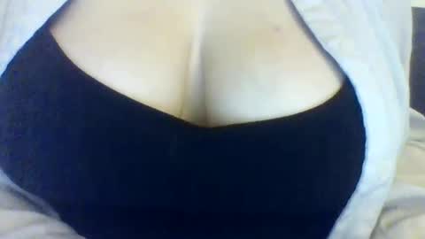 layannalea online show from November 29, 2:59 am