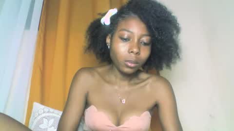 Snapshot of layannek chatting on October 13, 3:25 pm layannek online show from October 13, 3:25 pm