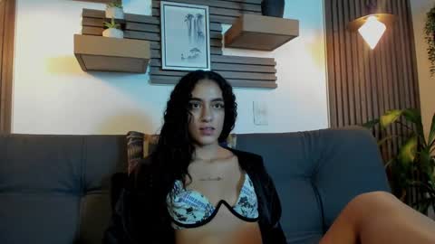 Layla online show from September 24, 2:32 am