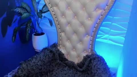 Layla online show from November 4, 1:32 am