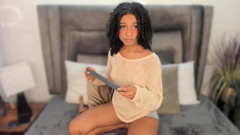 layla_clarke online show from February 28, 3:37 am