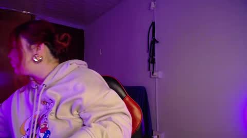 Snapshot of layna_cold chatting on February 26, 1:00 pm Vannessa online show from February 26, 1:00 pm