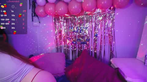 Snapshot of layna_cold chatting on February 8, 12:28 pm Vannessa online show from February 8, 12:28 pm