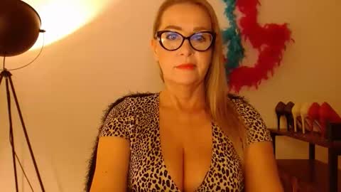 LEA online show from November 19, 3:12 pm