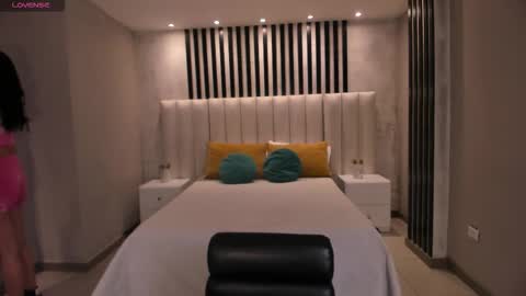 leahnovac online show from October 16, 11:24 am