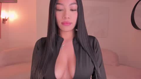 leahnovac online show from November 12, 11:19 am