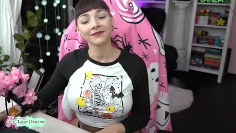 Leah online show from October 4, 7:18 pm