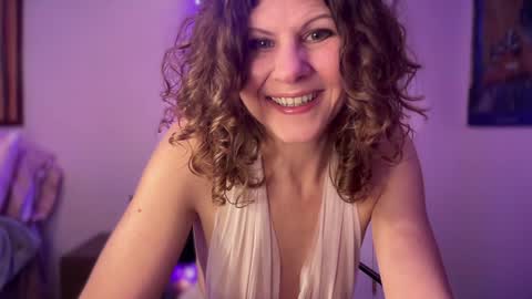 Snapshot of leahsparkles chatting on December 12, 2:04 am Leah Sparkles online show from December 12, 2:04 am