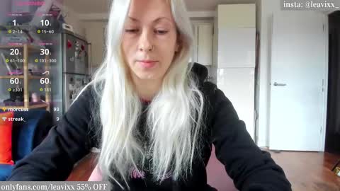 Snapshot of leavixx chatting on October 23, 10:21 am LeaVixx online show from October 23, 10:21 am