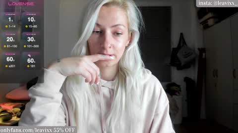 Snapshot of leavixx chatting on December 5, 7:06 pm LeaVixx online show from December 5, 7:06 pm