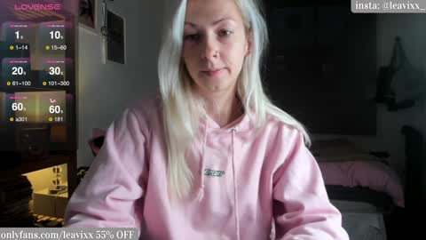 Snapshot of leavixx chatting on December 17, 4:11 pm LeaVixx online show from December 17, 4:11 pm