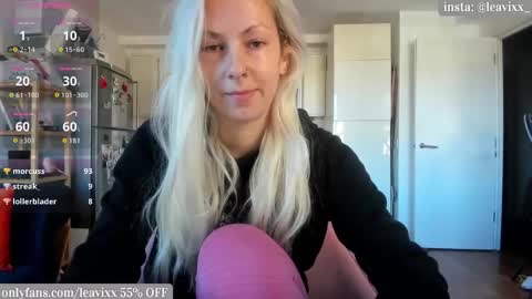 Snapshot of leavixx chatting on October 24, 10:33 am LeaVixx online show from October 24, 10:33 am