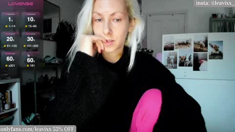 Snapshot of leavixx chatting on December 10, 3:22 pm LeaVixx online show from December 10, 3:22 pm