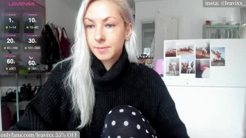 Snapshot of leavixx chatting on December 12, 11:07 am LeaVixx online show from December 12, 11:07 am