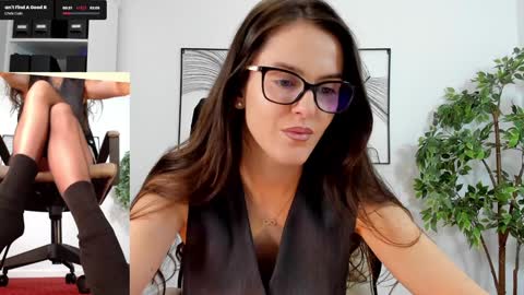 Elle  online show from January 28, 10:45 am