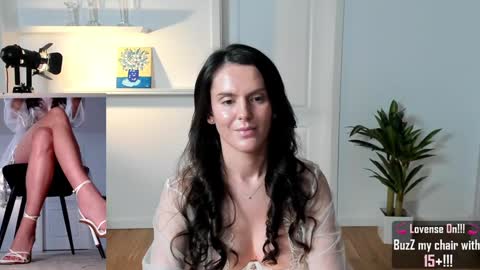 Elle  online show from December 21, 2:04 pm