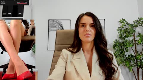 Elle  online show from January 17, 11:06 am