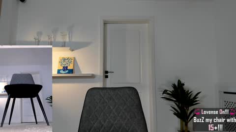 Elle  online show from December 10, 11:22 am