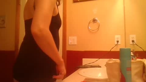 Snapshot of legzbailey chatting on September 21, 5:17 am taylor babe1 online show from September 21, 5:17 am